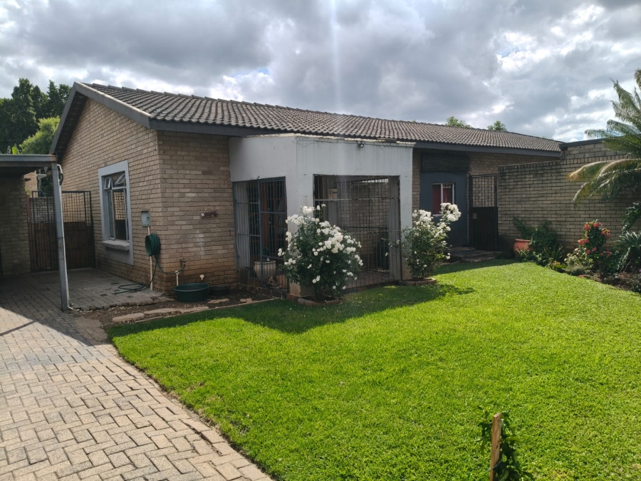 3 Bedroom Property for Sale in Oos Einde North West